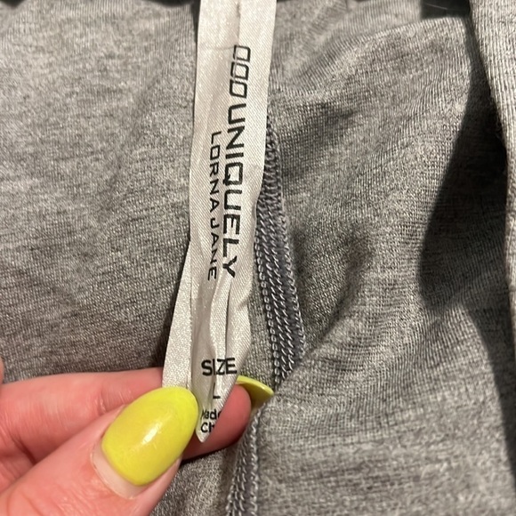 Lorna Jane It’s a Wrap Vest - Picture 3 of 4